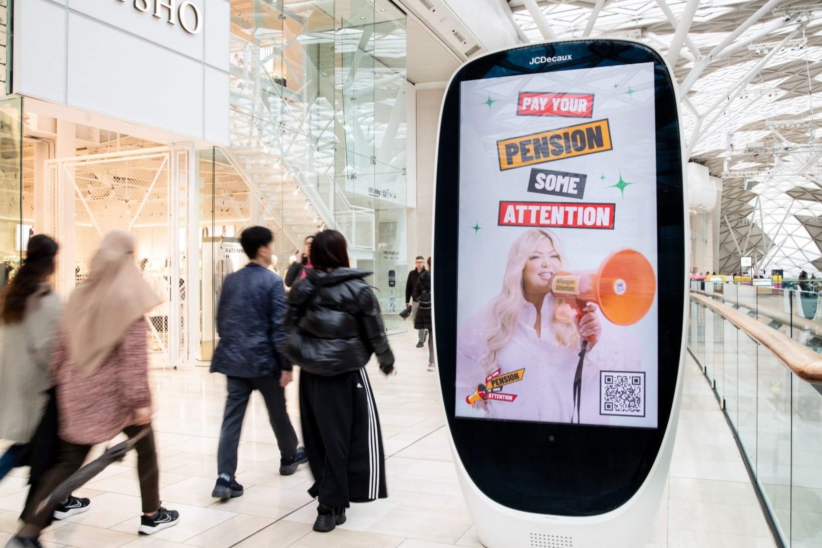 Digital advertising screen in a shopping centre promoting a MessageSpace campaign